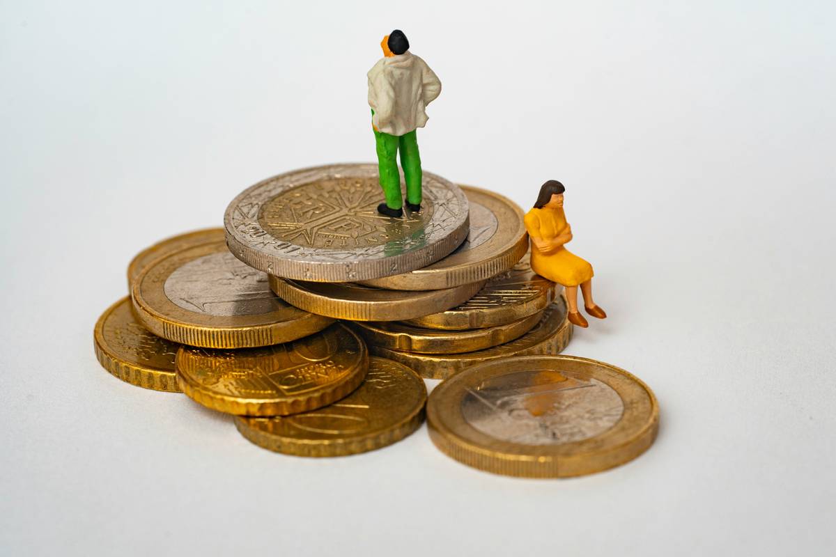 Illustration showing a parent handing a labeled 'gift tax wealth transfer' envelope to adult children during an online finance course